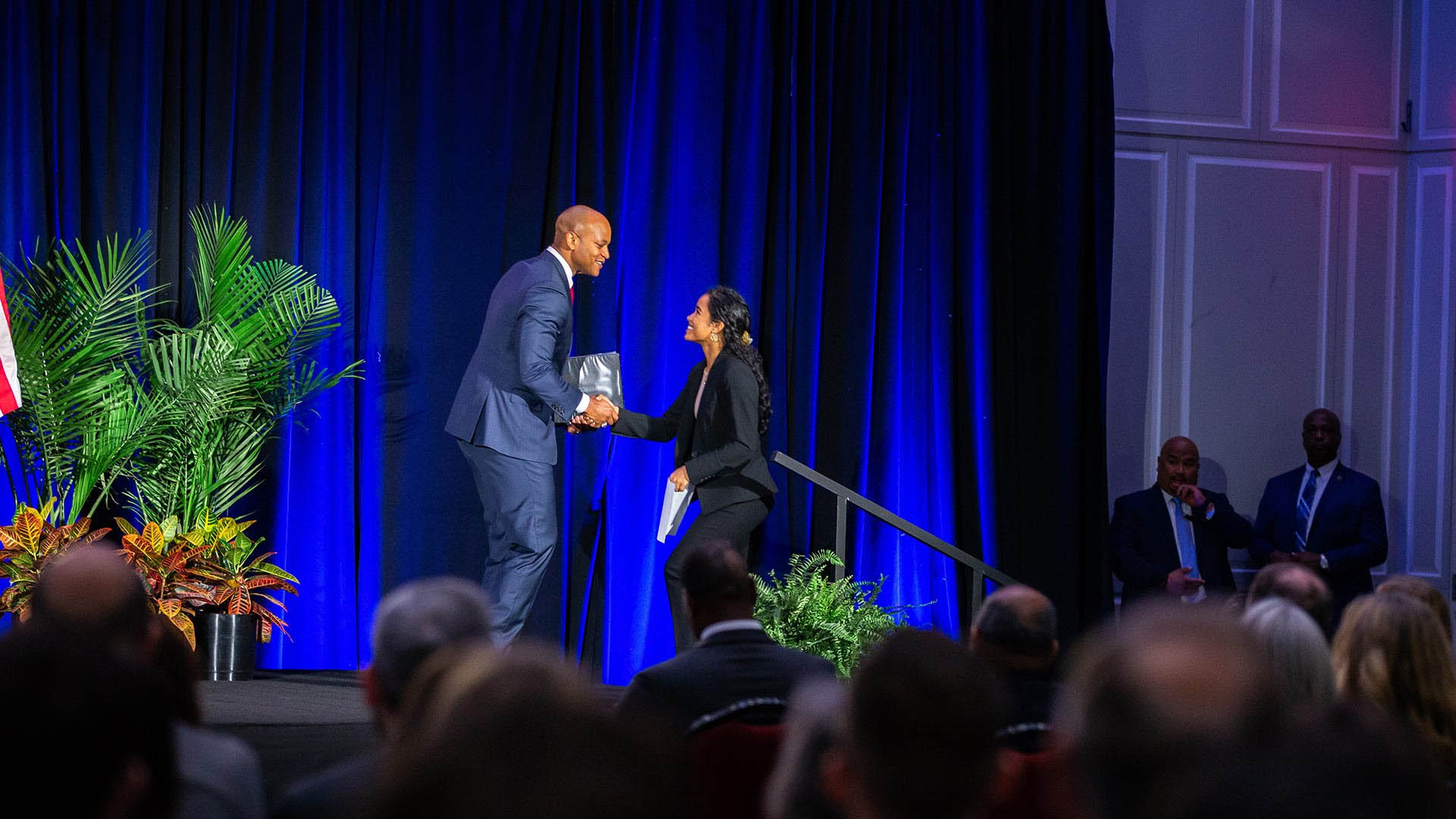 Maryland Gov. Wes Moore shakes hands with ENST student Anushka Tandon